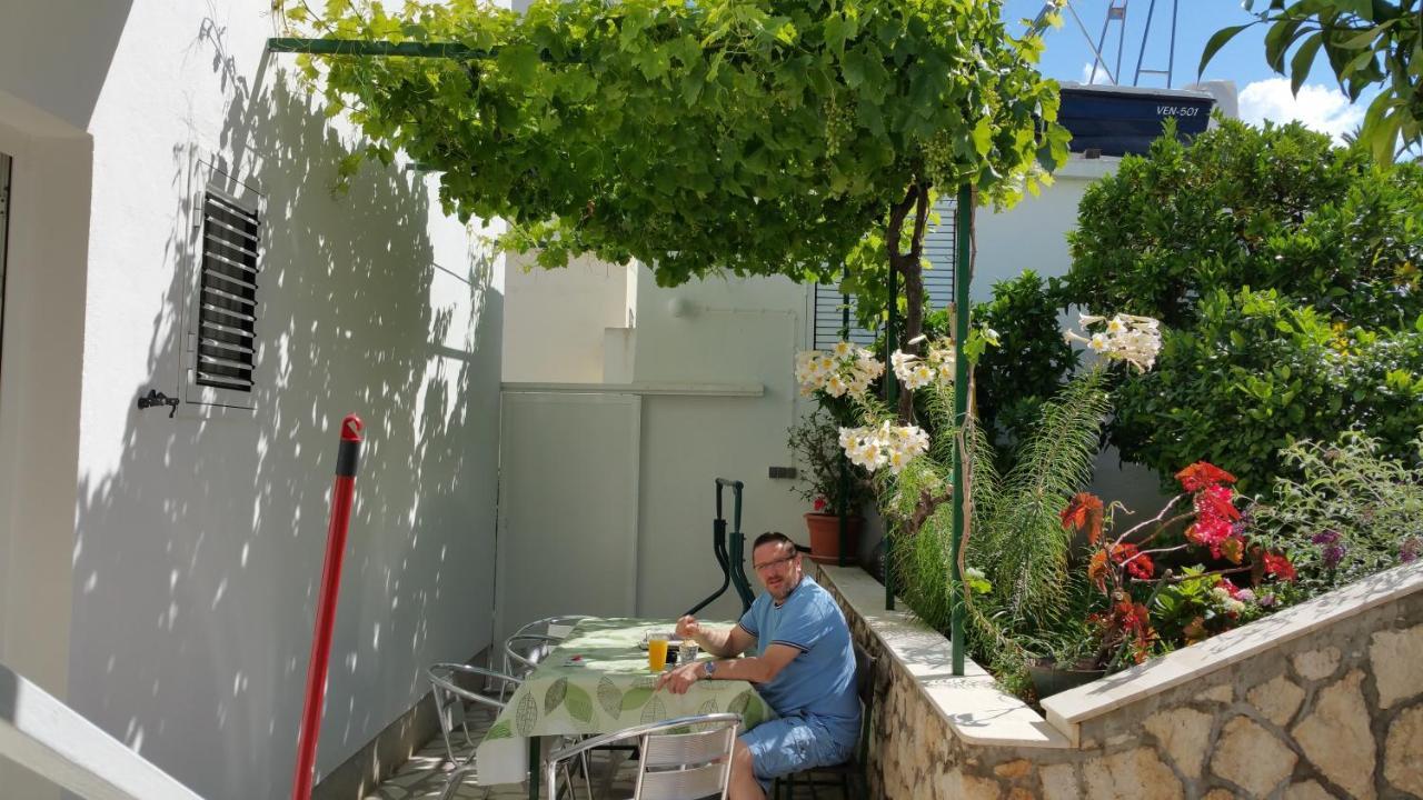Apartments And Rooms With Parking Space Hvar - 15378 ฮวาร์ ภายนอก รูปภาพ